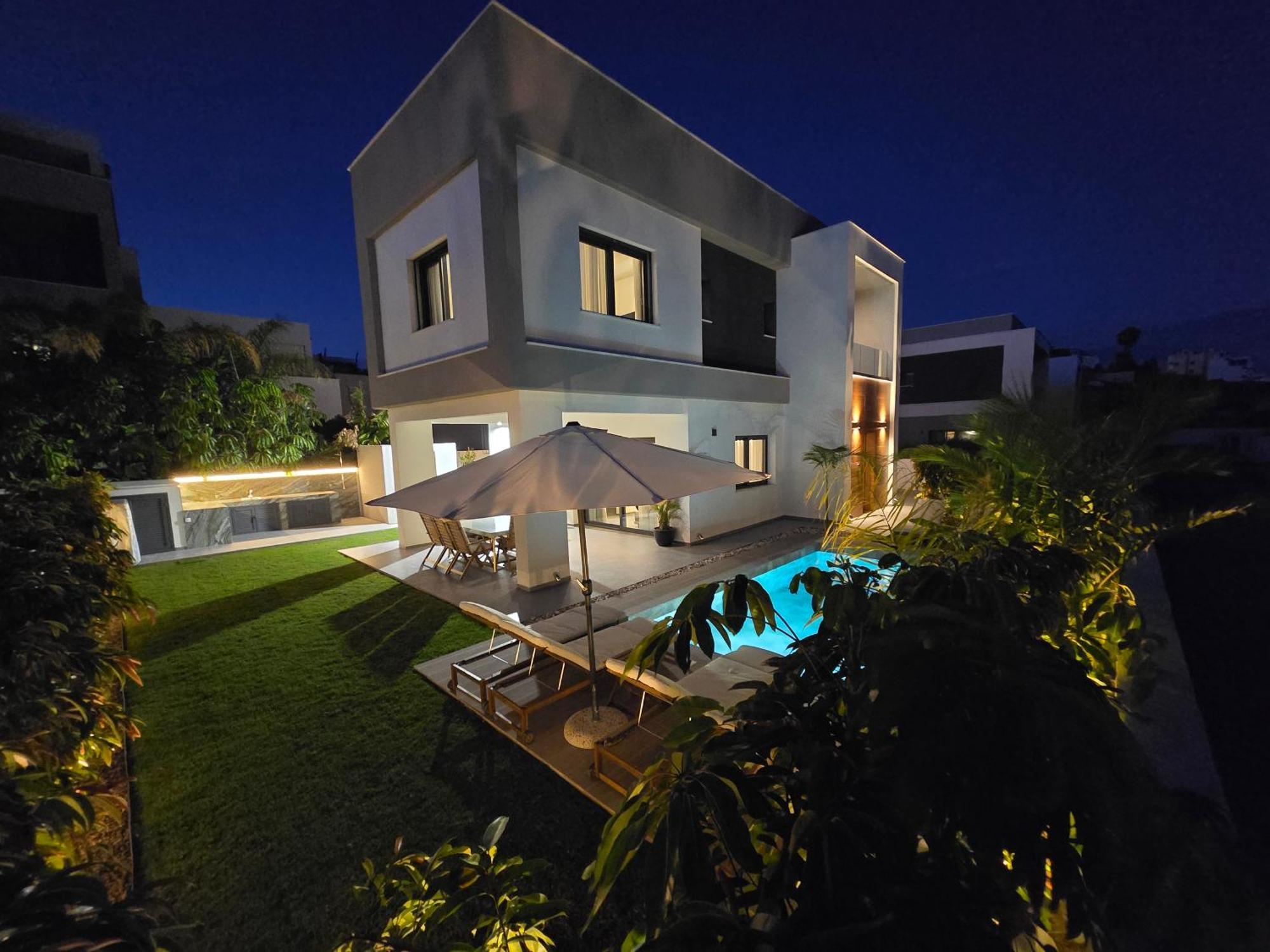 Tg New Luxury Private - Heated Salty Swimming Pool, Outdoor Jacuzzi, Sauna, Exotic Garden Villa Limassol