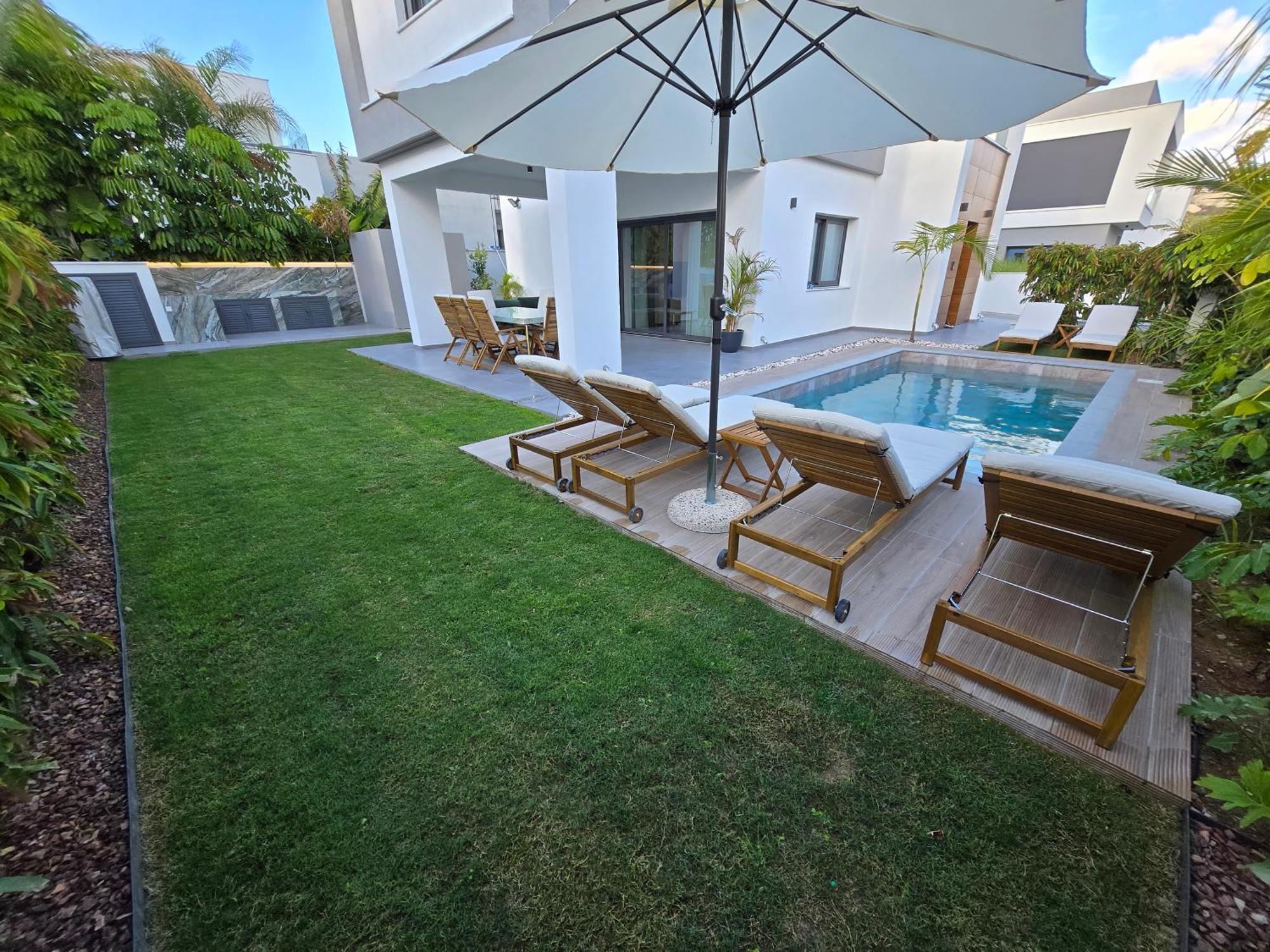 Villa Tg New Luxury Private - Heated Salty Swimming Pool, Outdoor Jacuzzi, Sauna, Exotic Garden Limassol