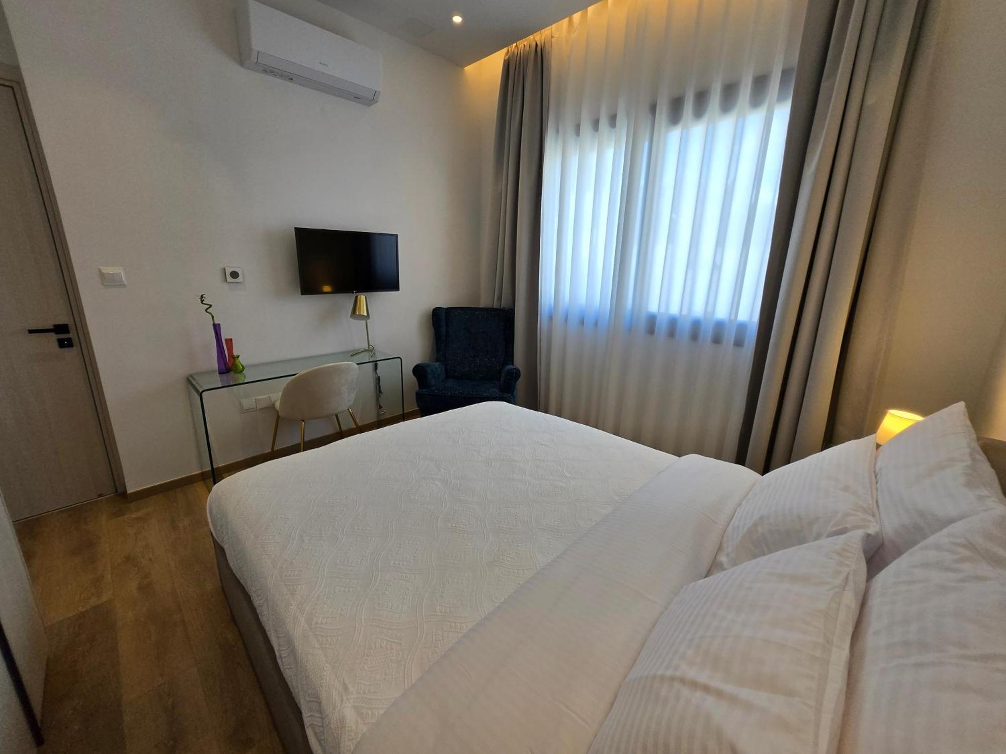 Tg New Luxury Private - Heated Salty Swimming Pool, Outdoor Jacuzzi, Sauna, Exotic Garden Limassol